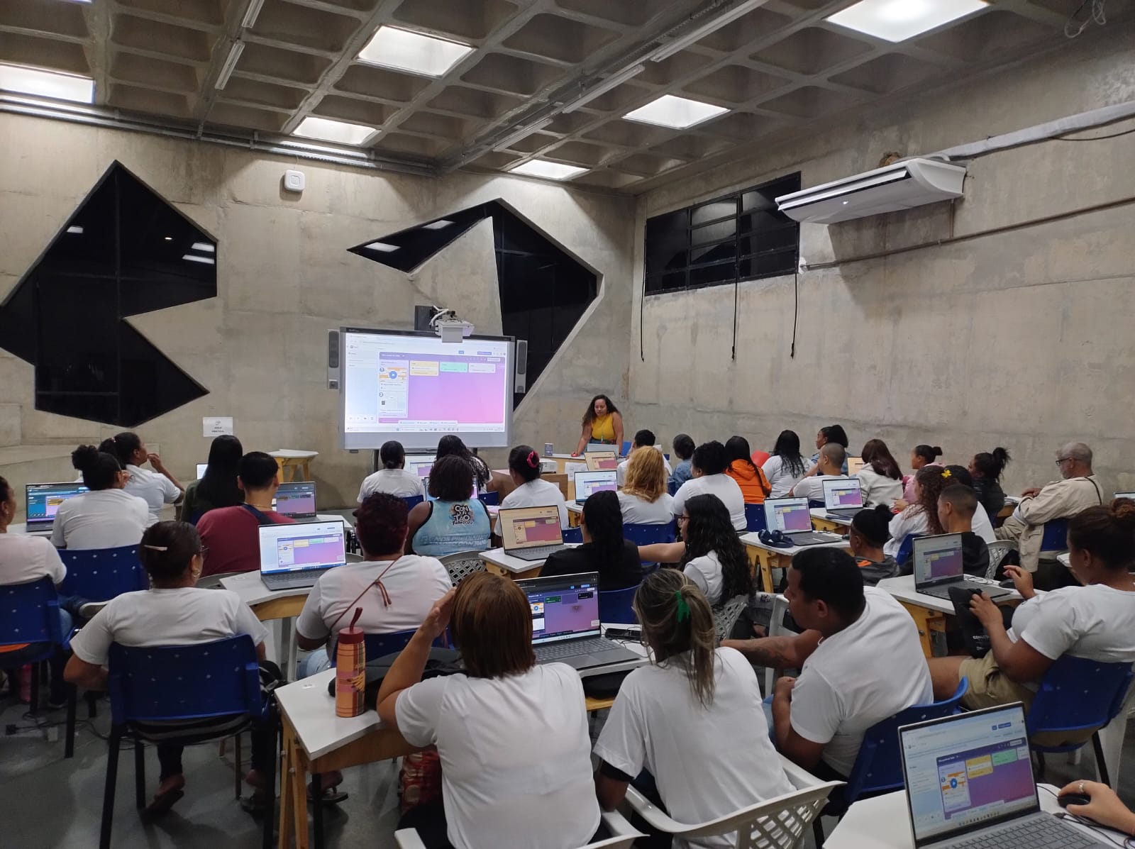 Conectando Futuros amplia qualificação profissional com foco na redução de desigualdades