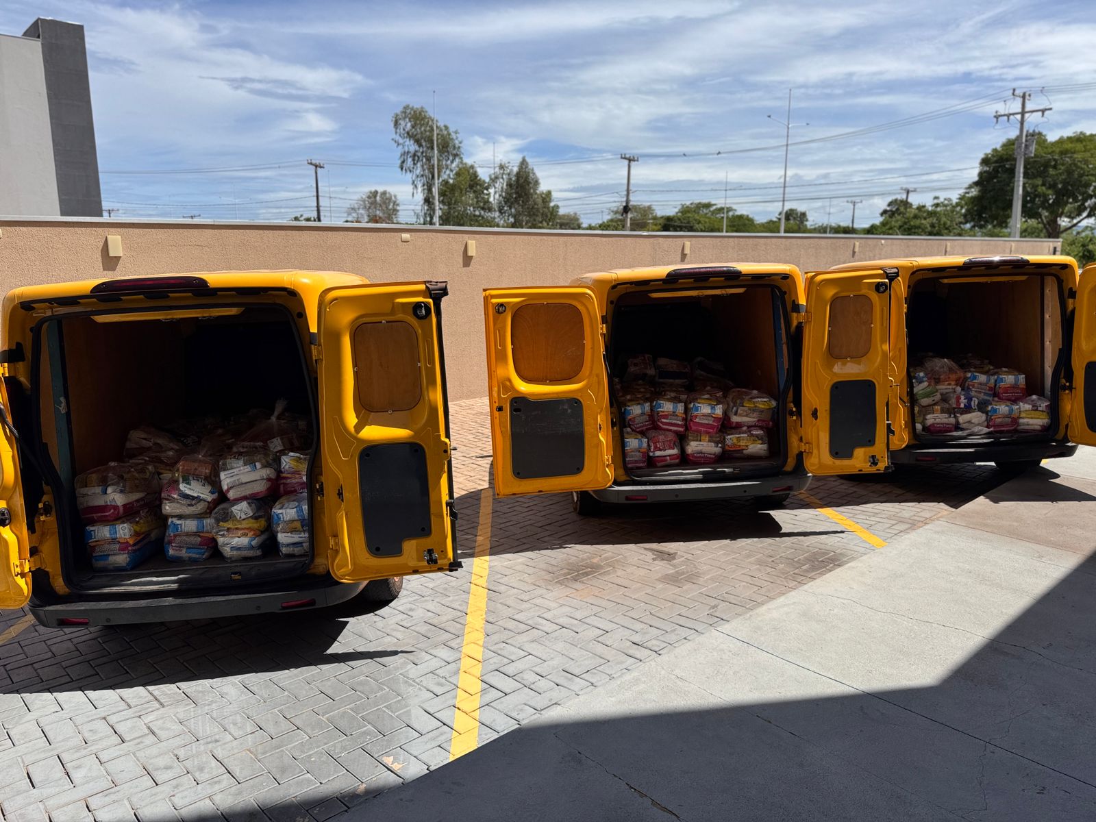 Fapto entrega 130 cestas básicas ao projeto Amigos Solidários